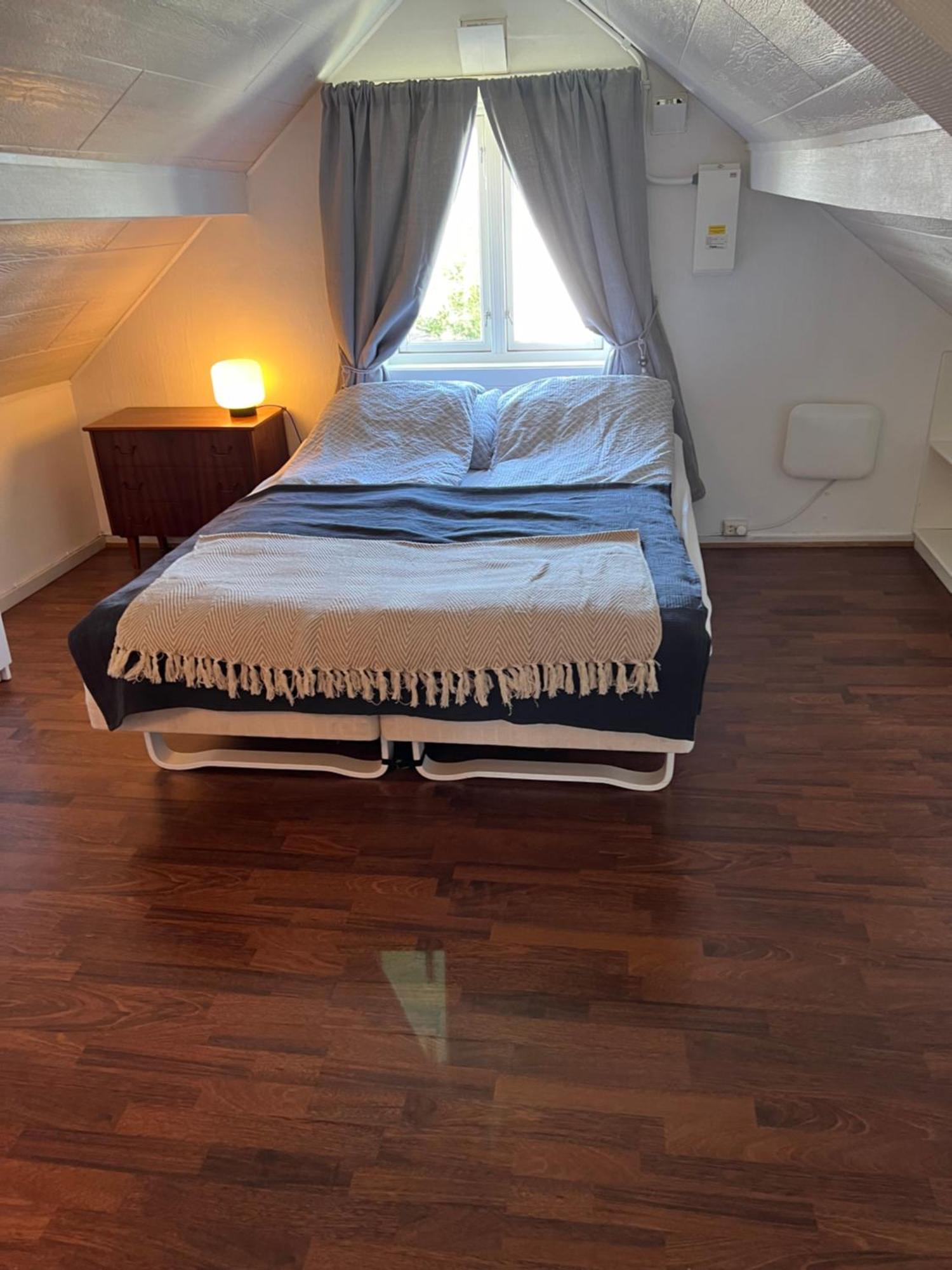 האוגסונד Lite Hus Med Egen Inngang - Sentral Beliggenhet מראה חיצוני תמונה