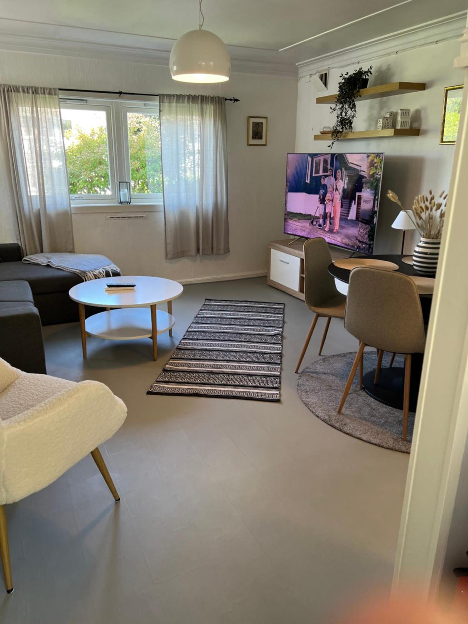 האוגסונד Lite Hus Med Egen Inngang - Sentral Beliggenhet מראה חיצוני תמונה